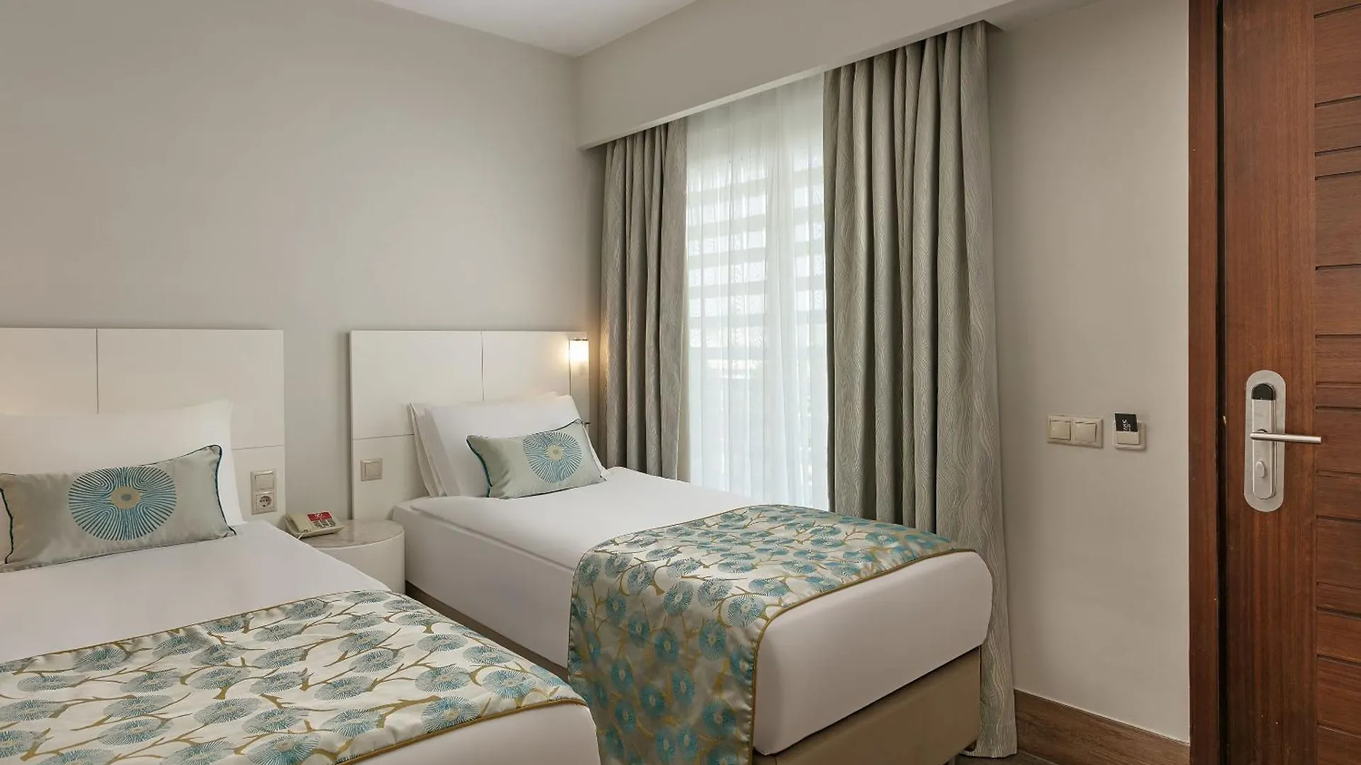 Titanic Deluxe Lara Hotel Antalya