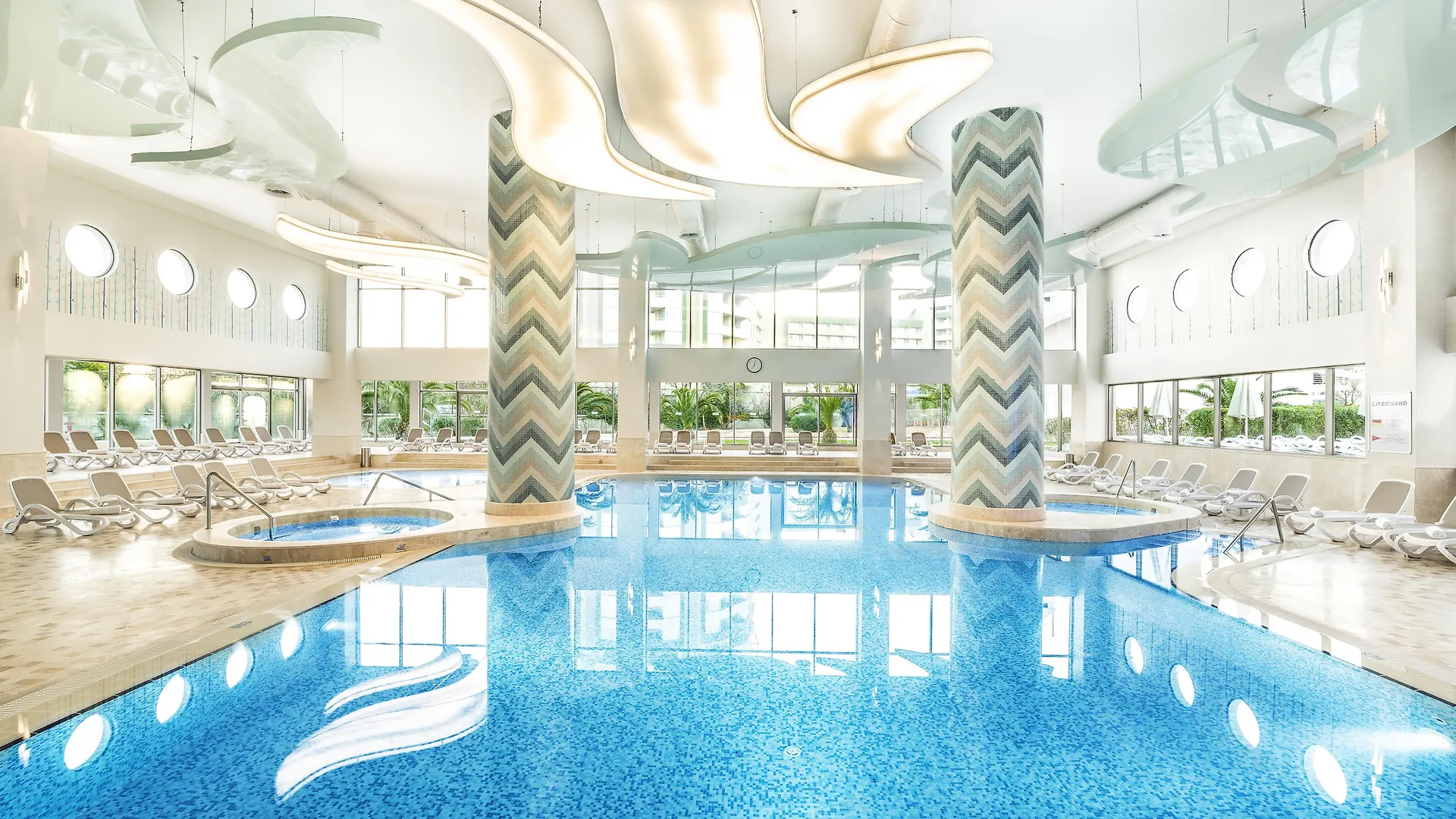 Resort Hotel Titanic Deluxe Lara Antalia